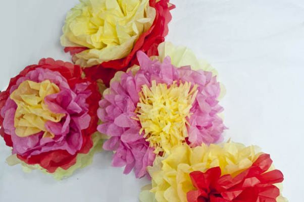 How to Make Mexican Tissue Paper Flowers