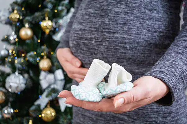 Cute Ideas For Christmas Pregnancy Announcement
