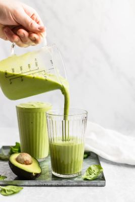 Spinach and Avocado Breakfast Smoothie