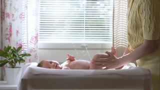 techniques and tips to keep your baby boy from peeing during diaper changes